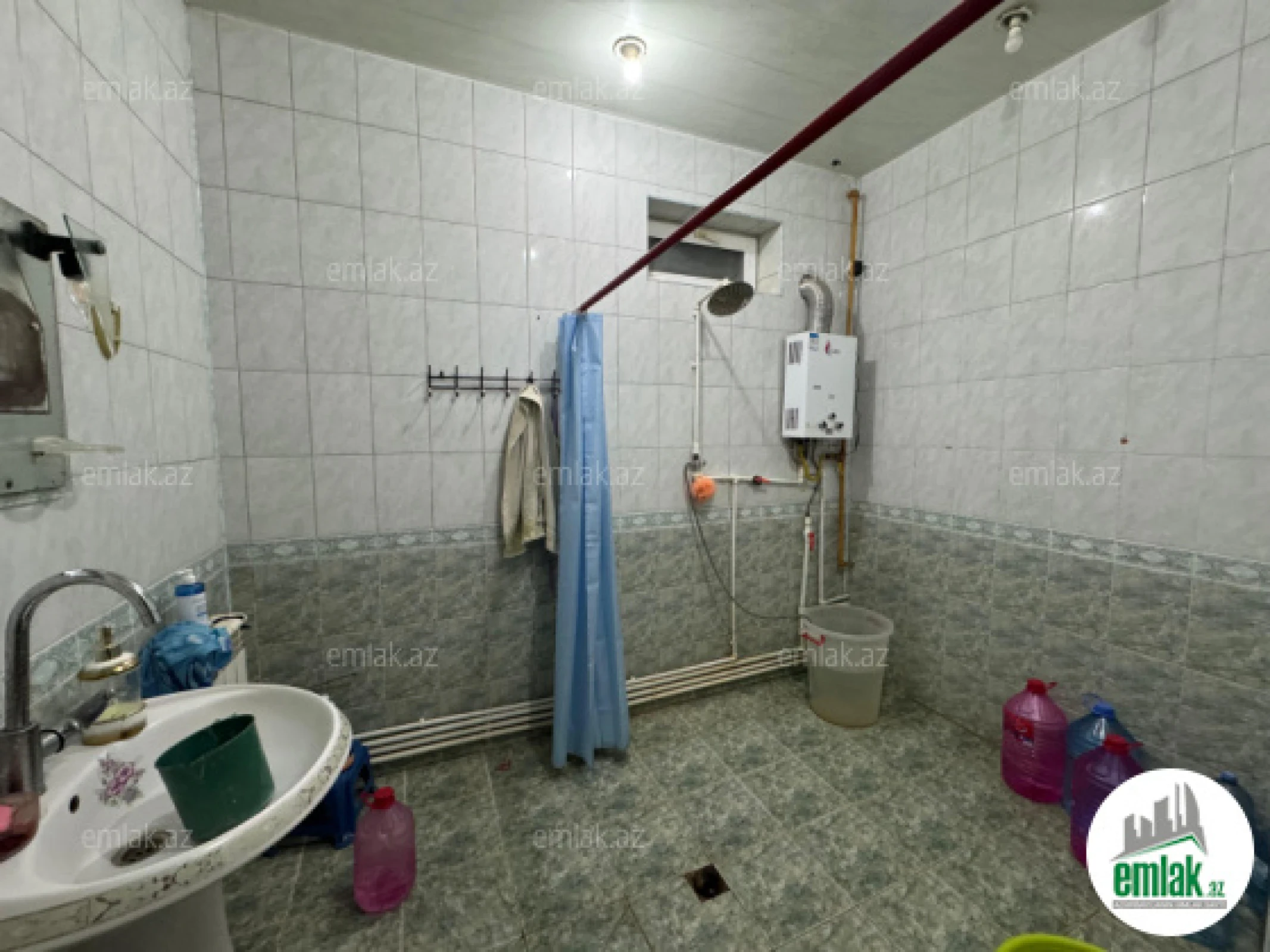 Satılır 8 otaqlı həyət evi 450 m²