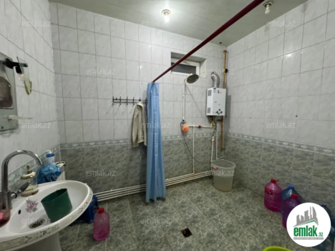 Satılır 8 otaqlı həyət evi 450 m²