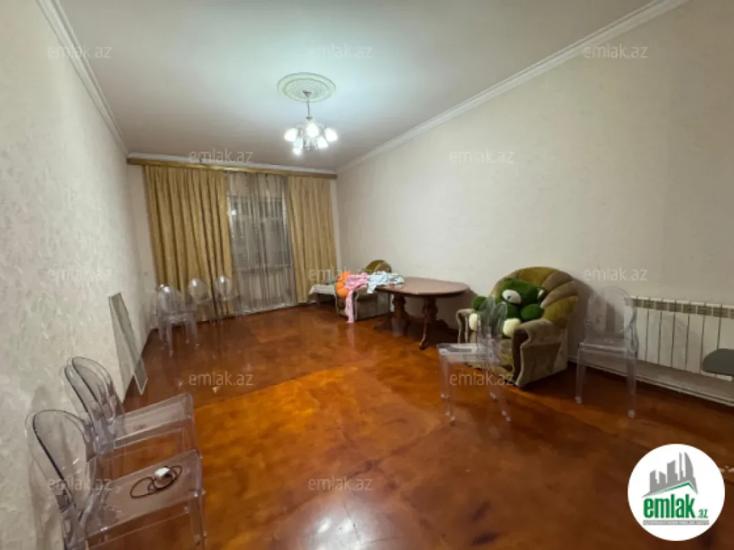 Satılır 8 otaqlı həyət evi 450 m²