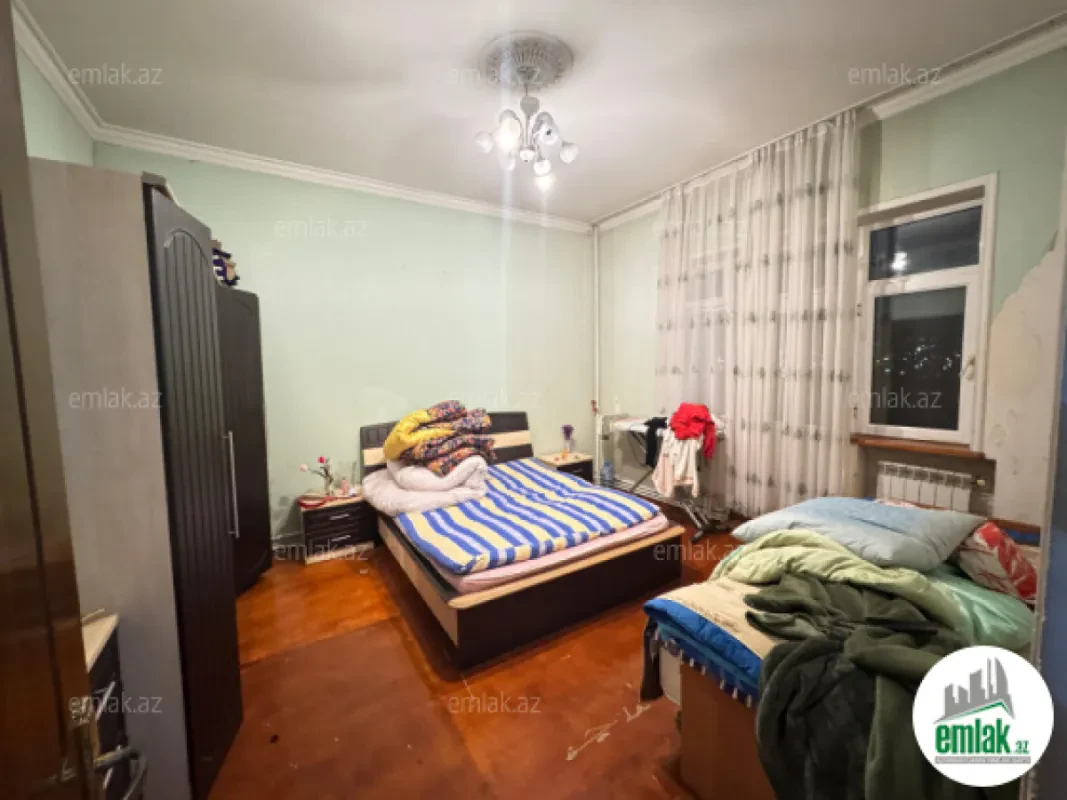 Satılır 8 otaqlı həyət evi 450 m²