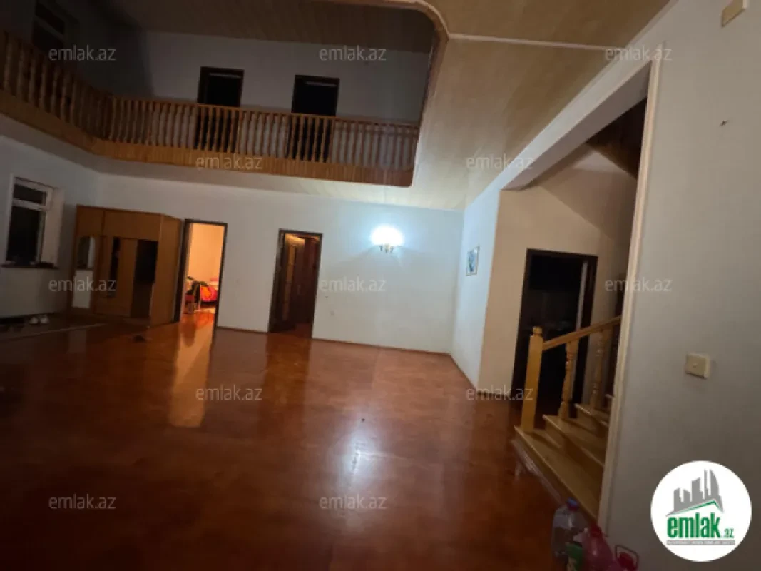 Satılır 8 otaqlı həyət evi 450 m²