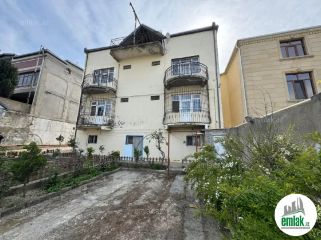 Satılır 8 otaqlı həyət evi 450 m²