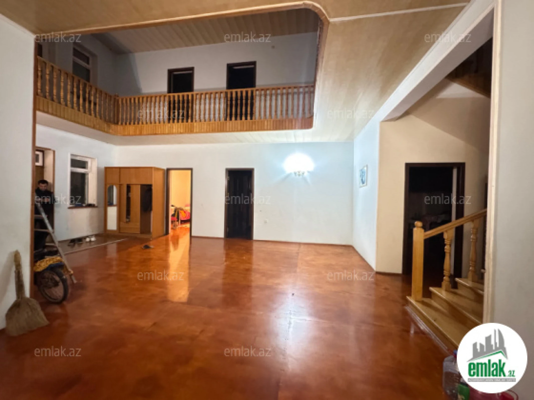 Satılır 8 otaqlı həyət evi 450 m²