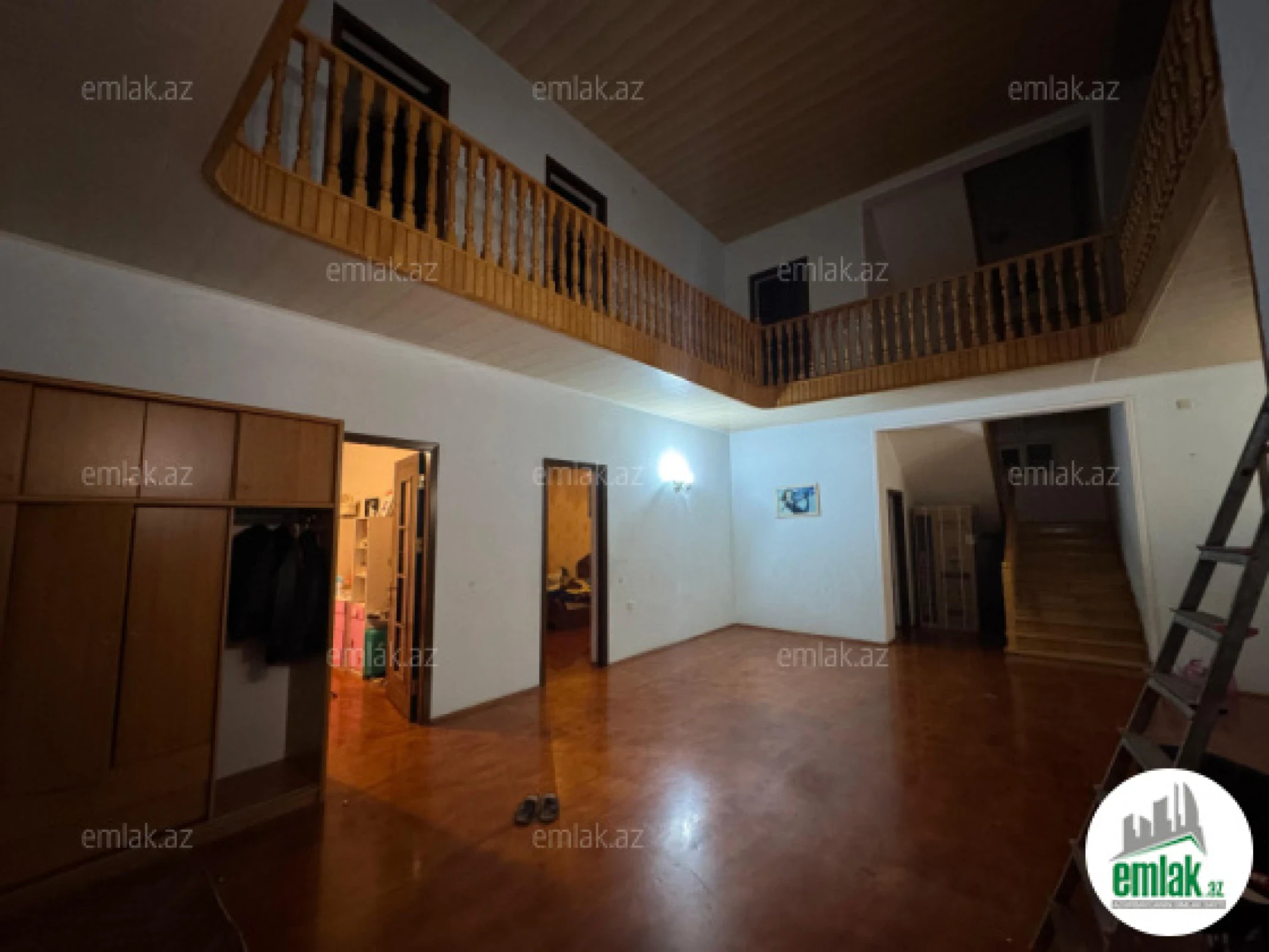 Satılır 8 otaqlı həyət evi 450 m²