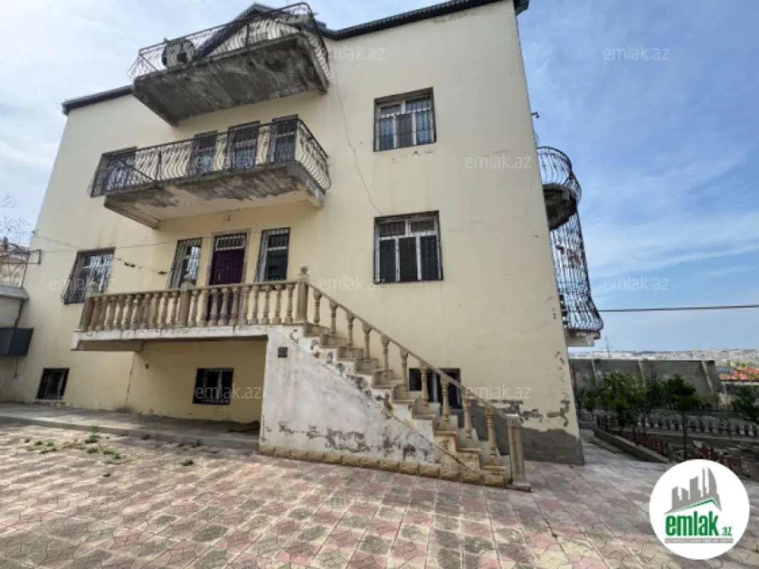 Satılır 8 otaqlı həyət evi 450 m²