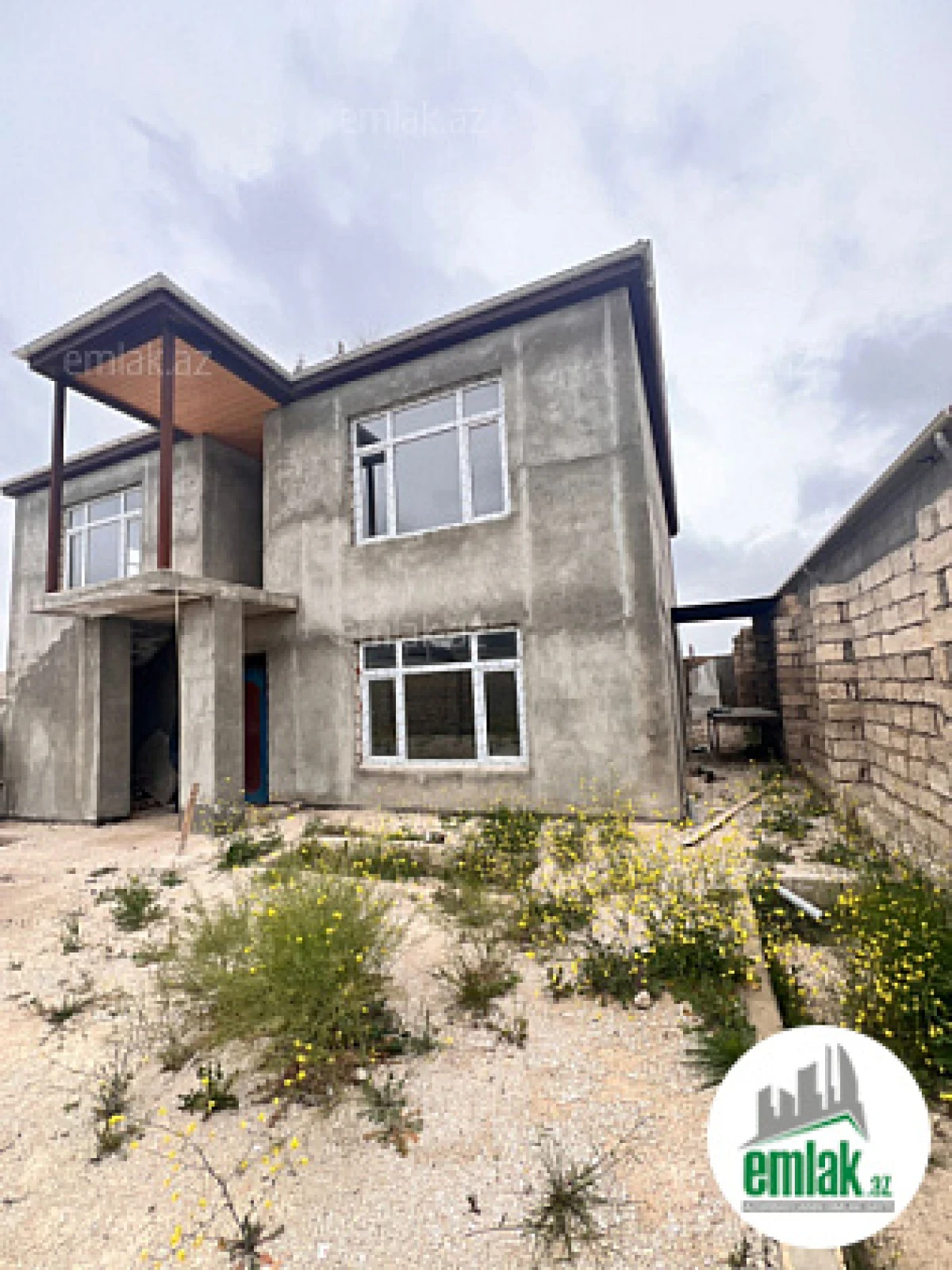 Satılır 10 otaqlı həyət evi 300 m²