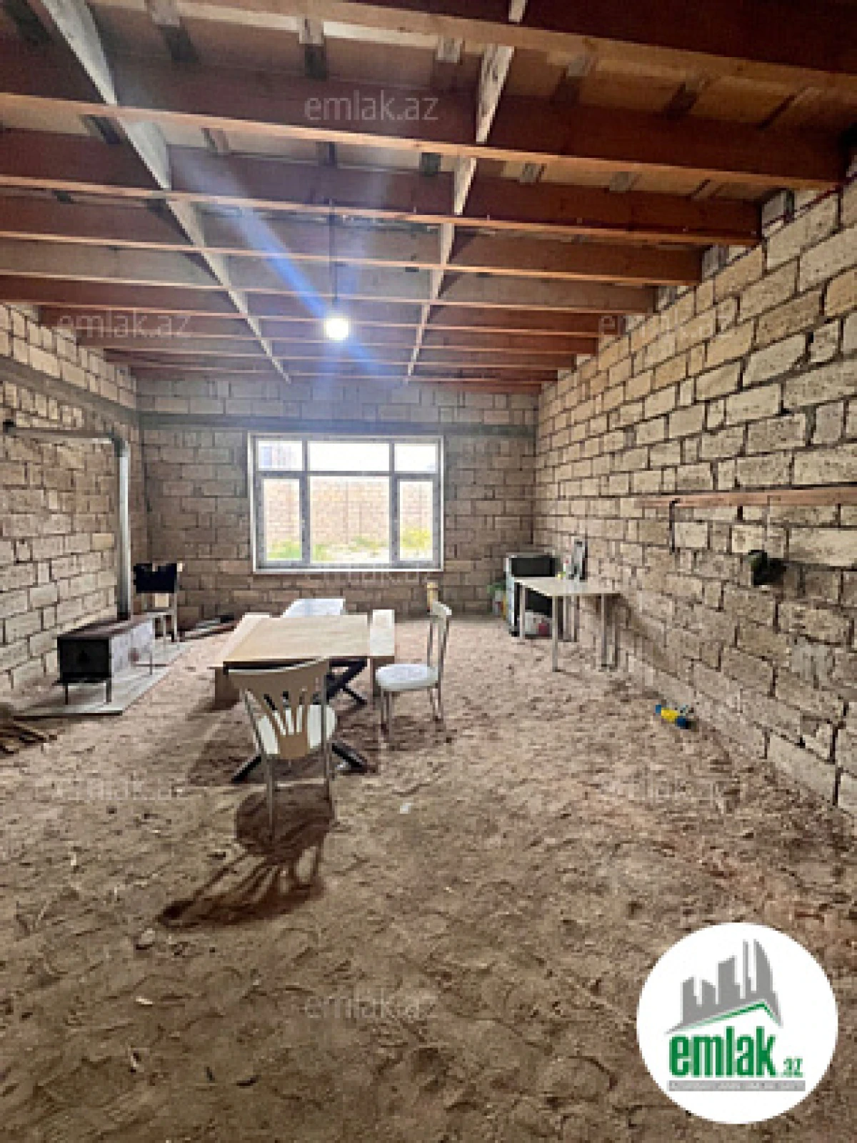 Satılır 10 otaqlı həyət evi 300 m²