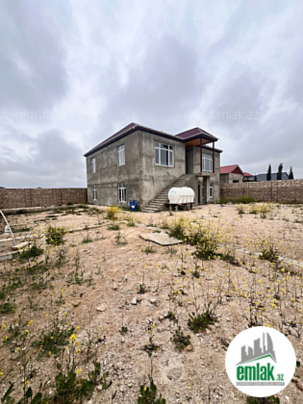 Satılır 10 otaqlı həyət evi 300 m²