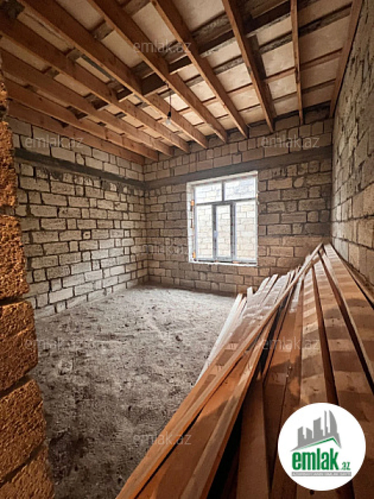 Satılır 10 otaqlı həyət evi 300 m²