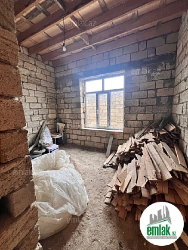 Satılır 10 otaqlı həyət evi 300 m²
