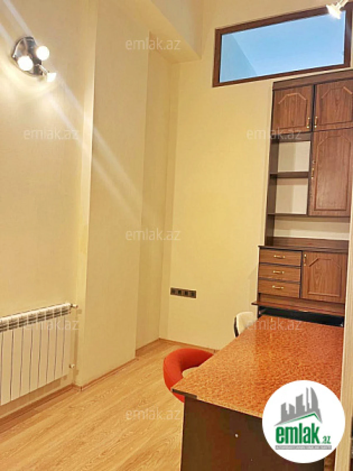 Satılır 5 otaqlı ofis 100 m²