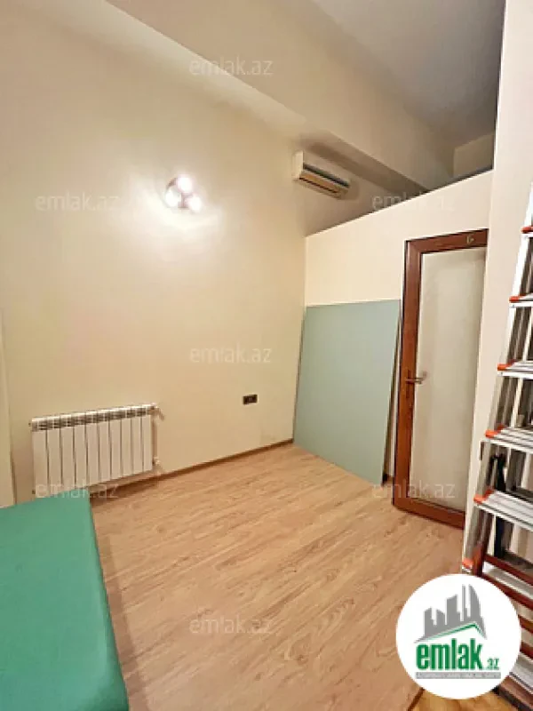 Satılır 5 otaqlı ofis 100 m²