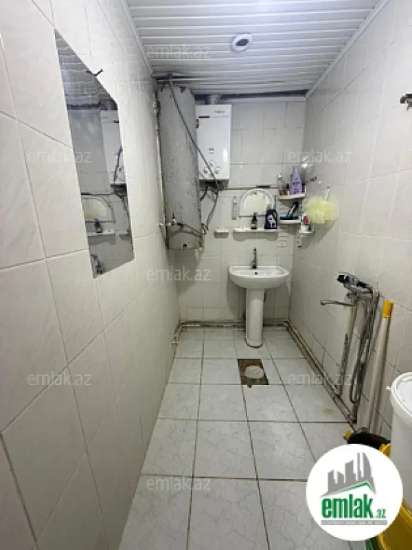 Satılır 2 otaqlı köhnə tikili 62 m²