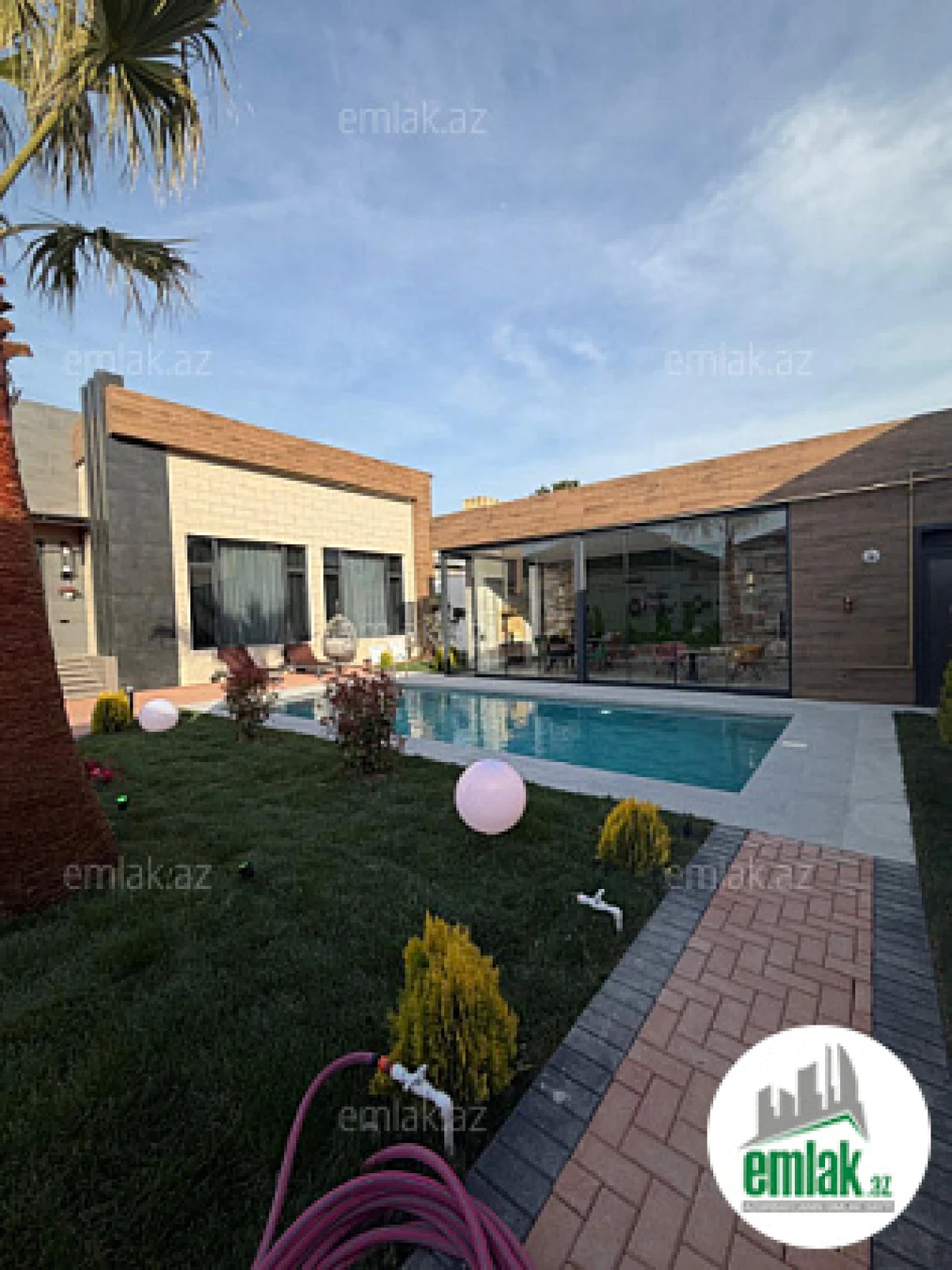 Satılır 5 otaqlı mənzil 250 m²