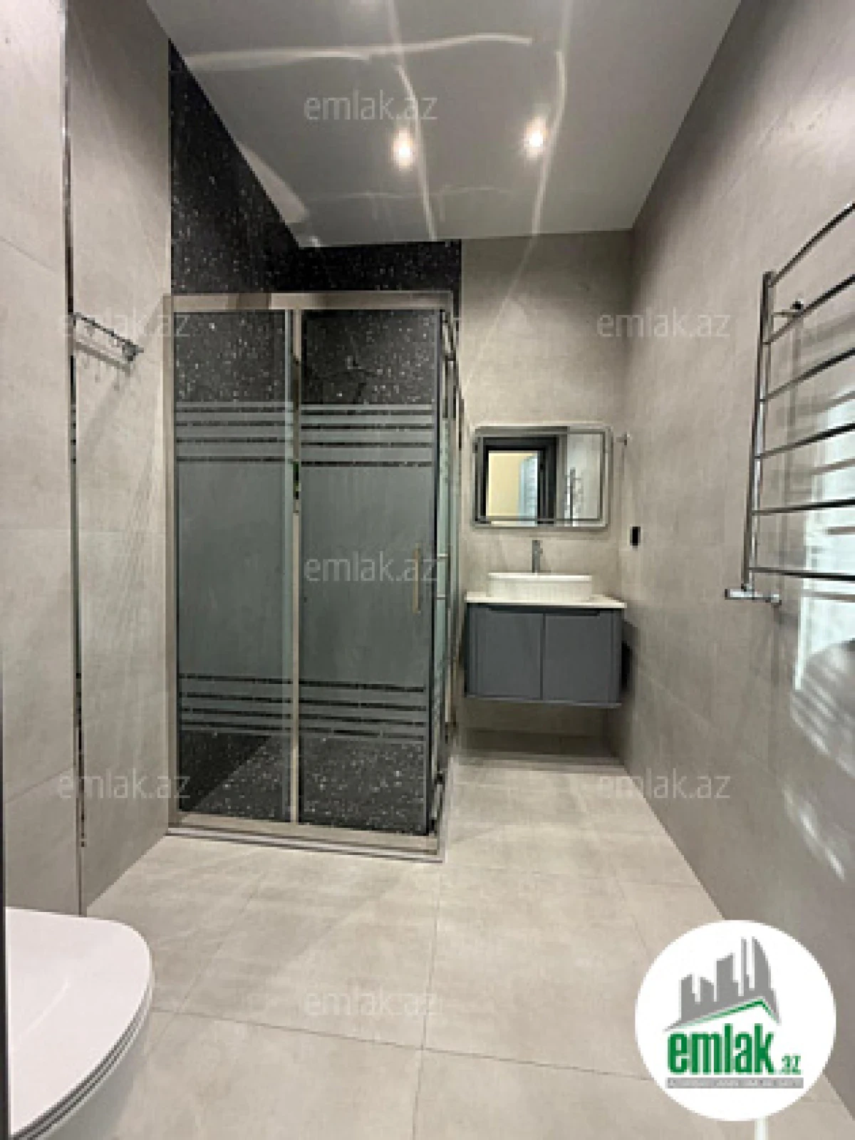 Satılır 5 otaqlı mənzil 250 m²