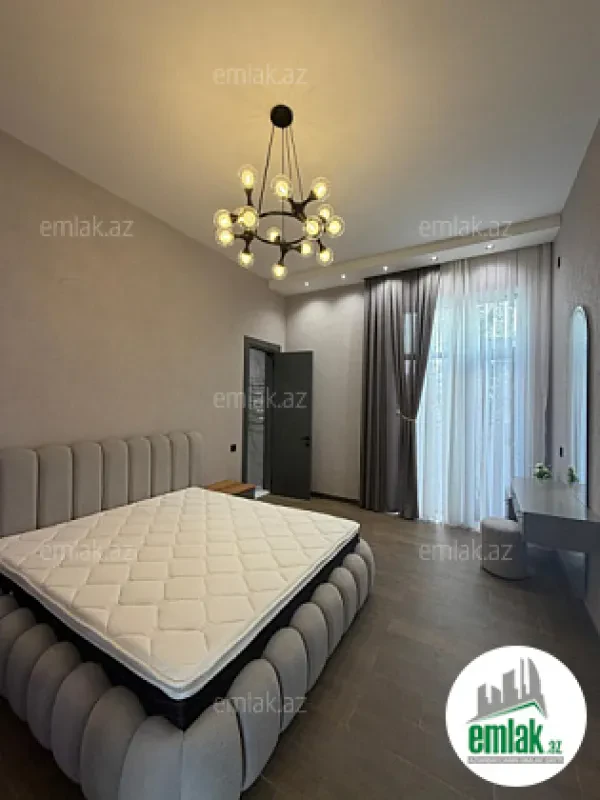 Satılır 5 otaqlı mənzil 250 m²