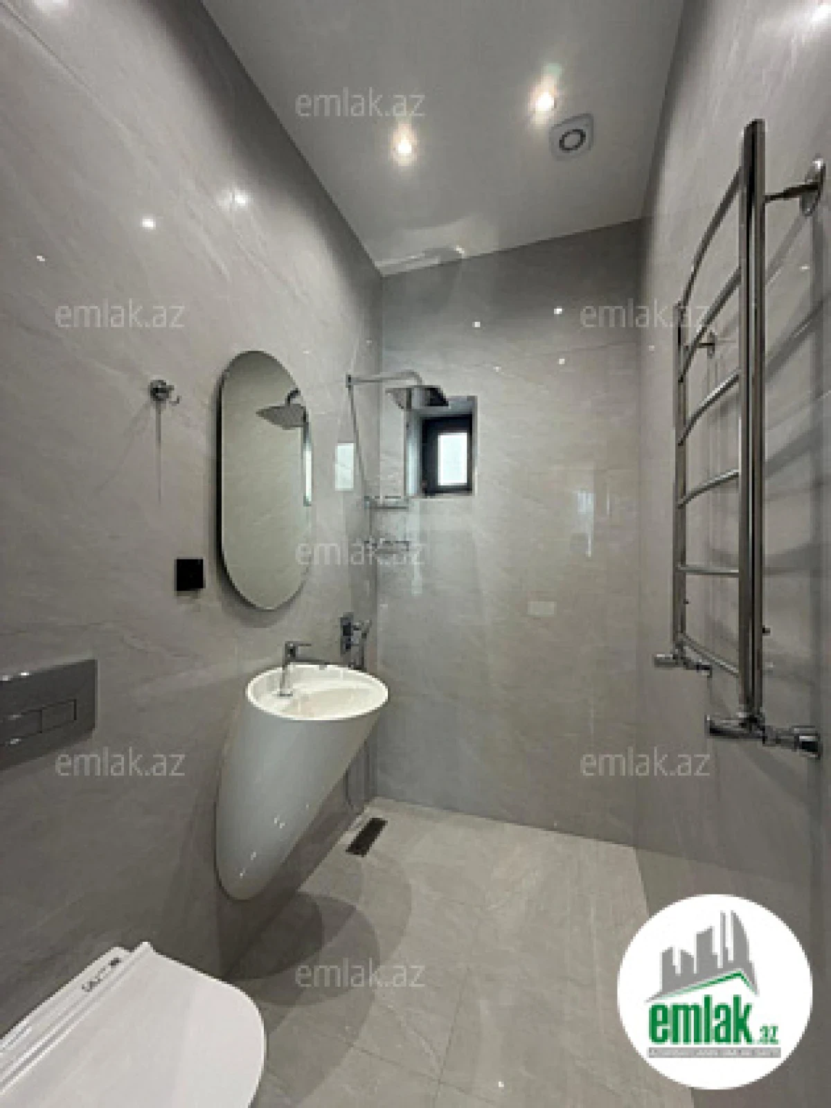 Satılır 5 otaqlı mənzil 250 m²