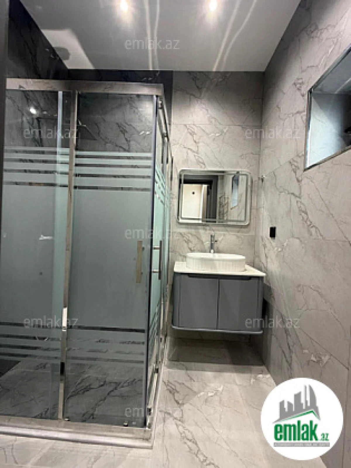 Satılır 5 otaqlı mənzil 250 m²