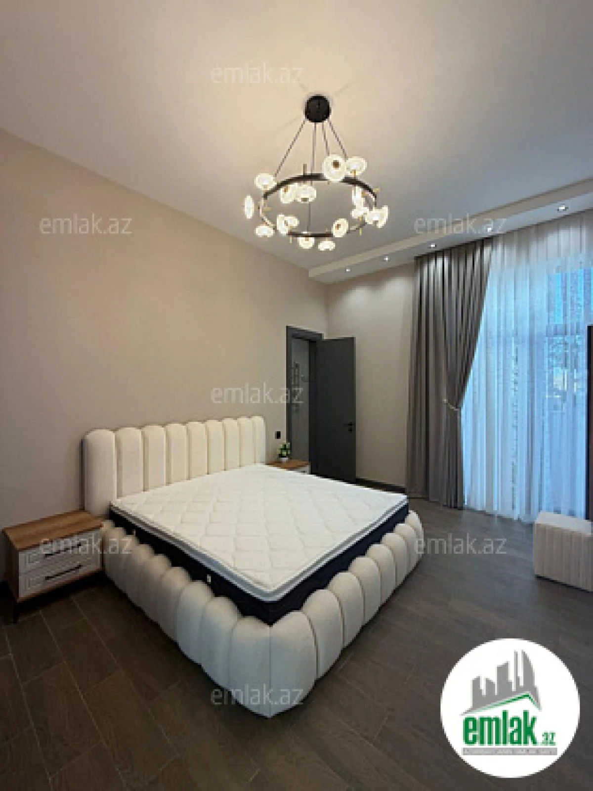 Satılır 5 otaqlı mənzil 250 m²