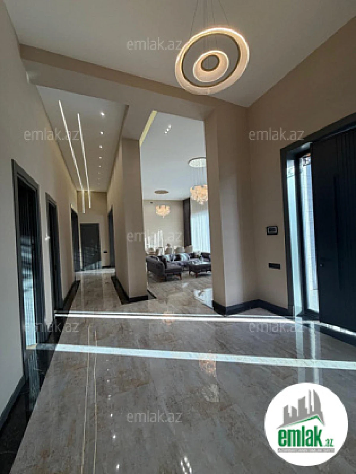 Satılır 5 otaqlı mənzil 250 m²