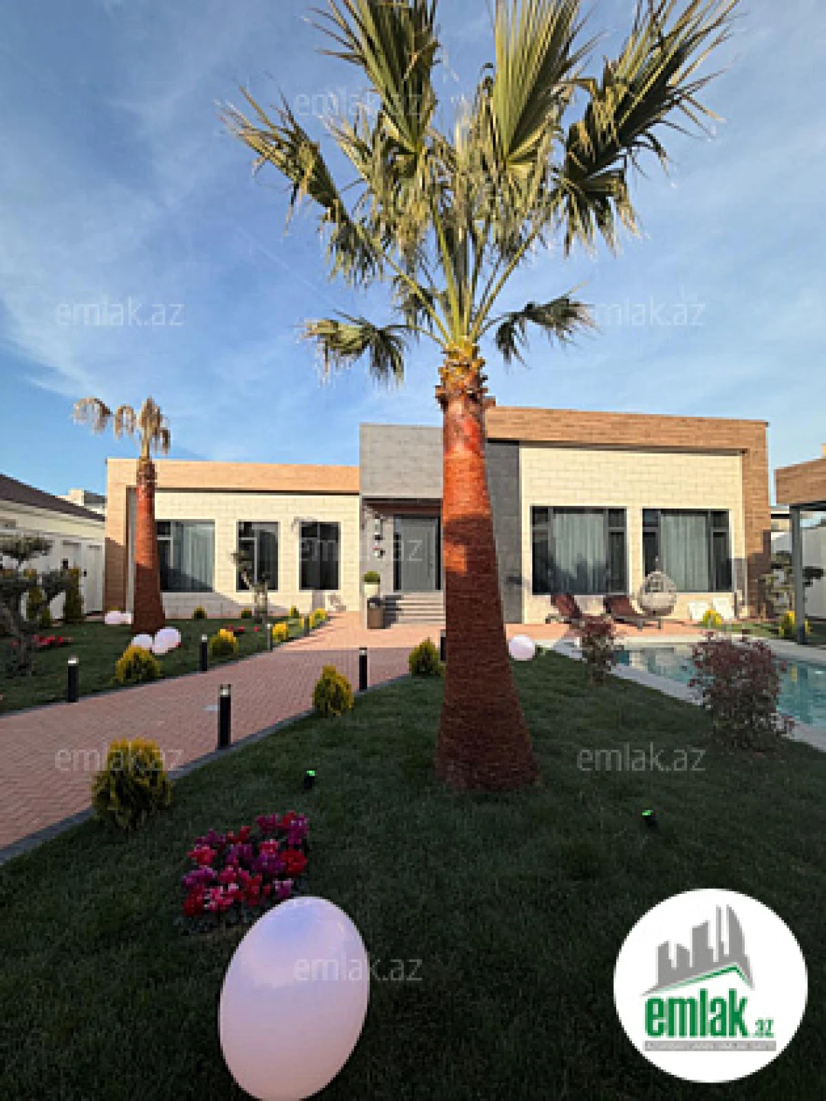 Satılır 5 otaqlı mənzil 250 m²