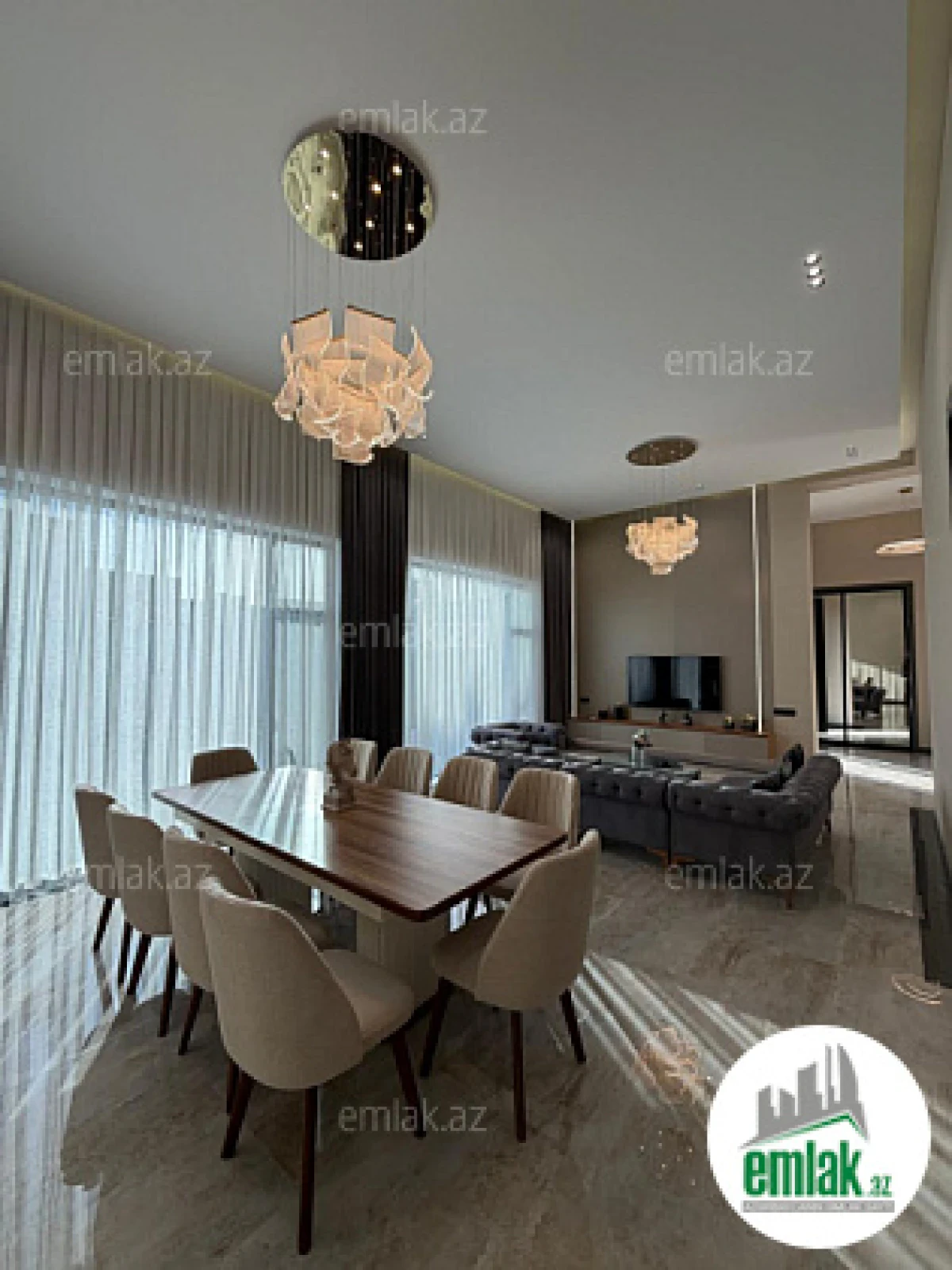 Satılır 5 otaqlı mənzil 250 m²