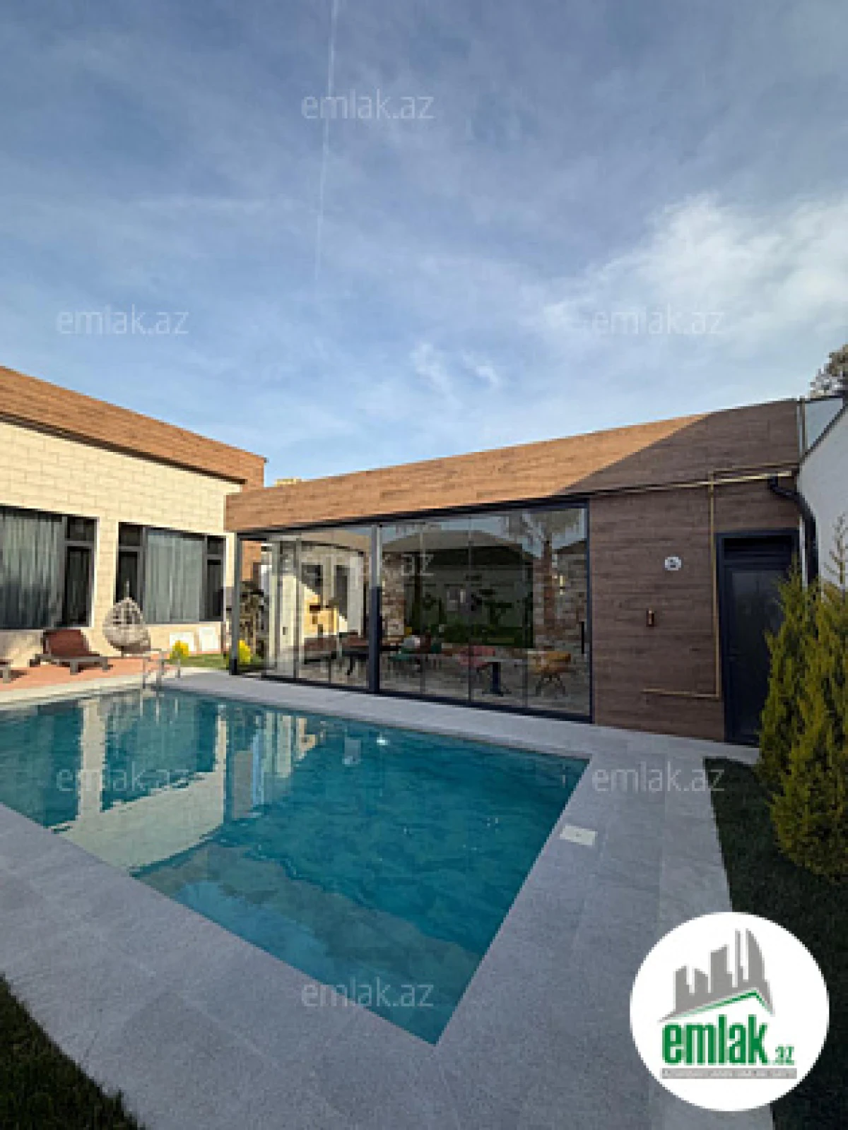 Satılır 5 otaqlı mənzil 250 m²
