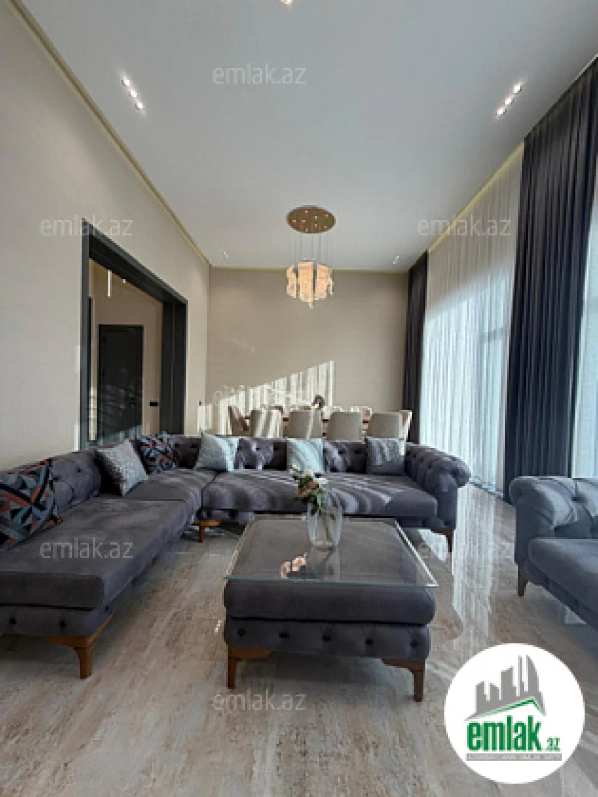 Satılır 5 otaqlı mənzil 250 m²