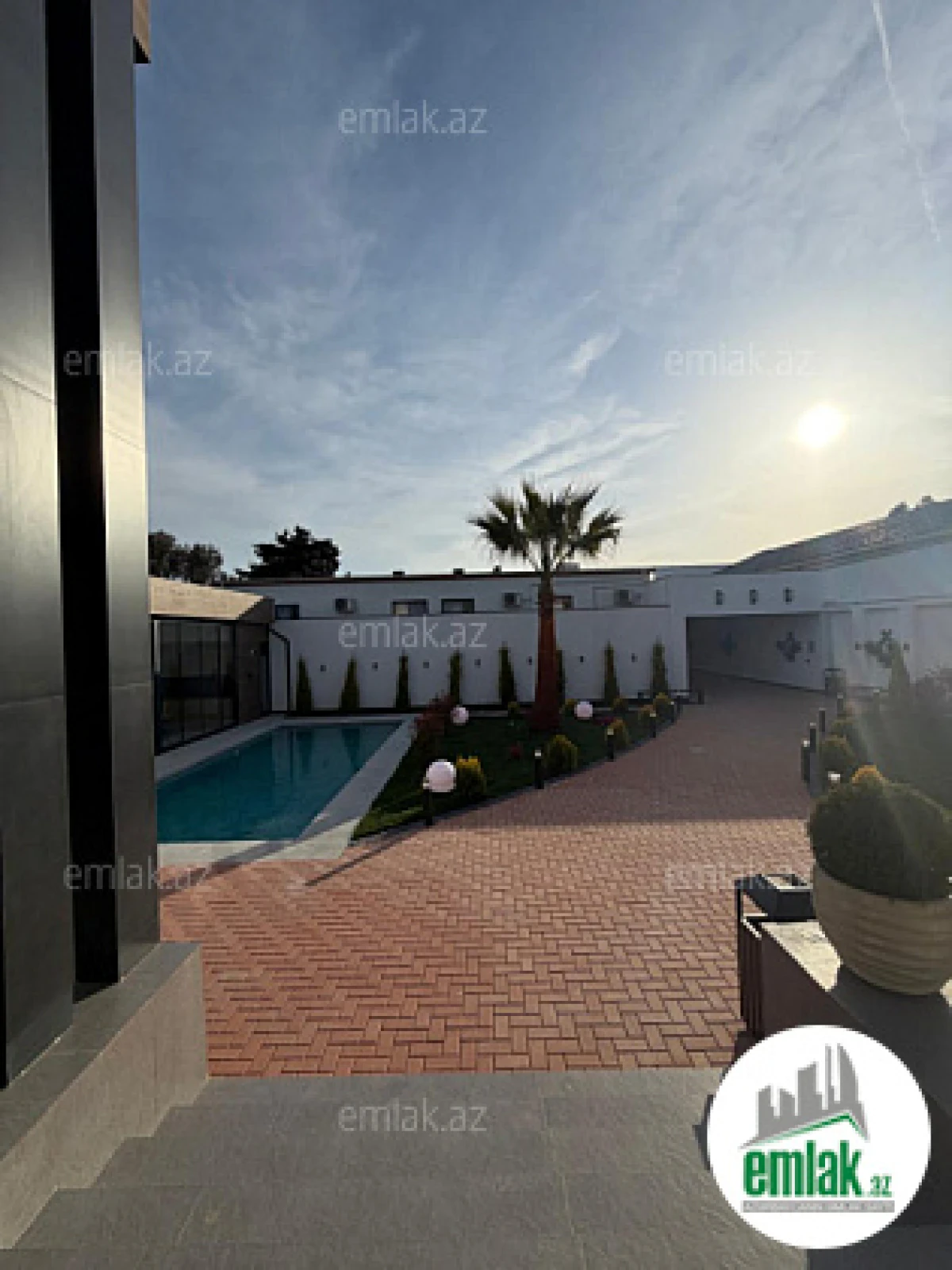 Satılır 5 otaqlı mənzil 250 m²
