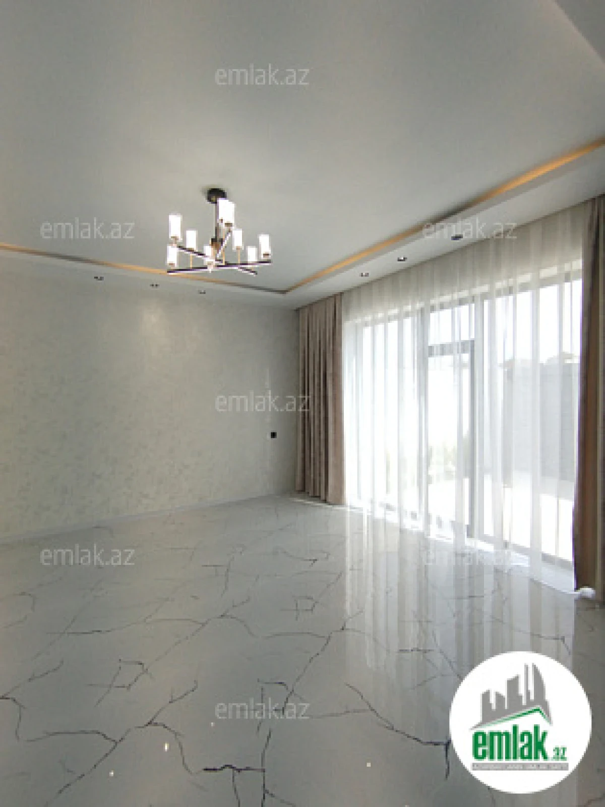 Satılır 4 otaqlı mənzil 120 m²