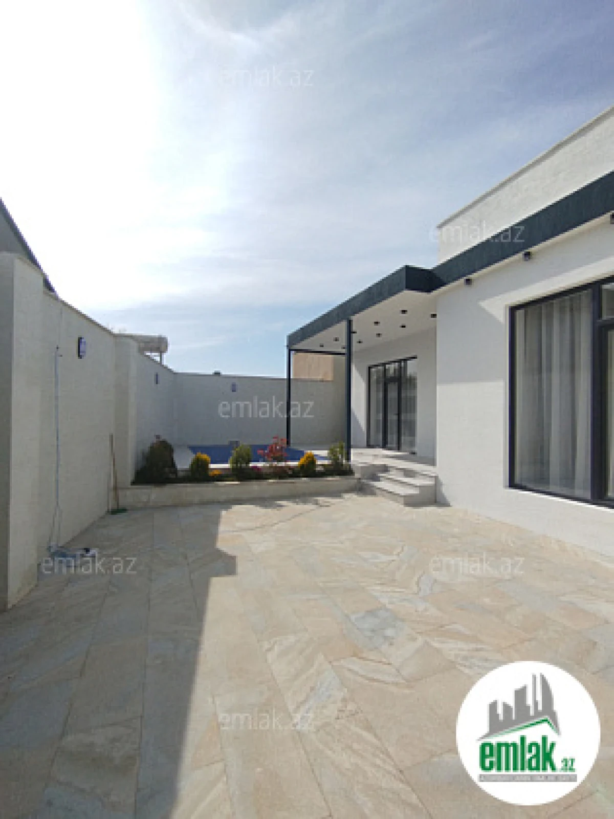 Satılır 4 otaqlı mənzil 120 m²