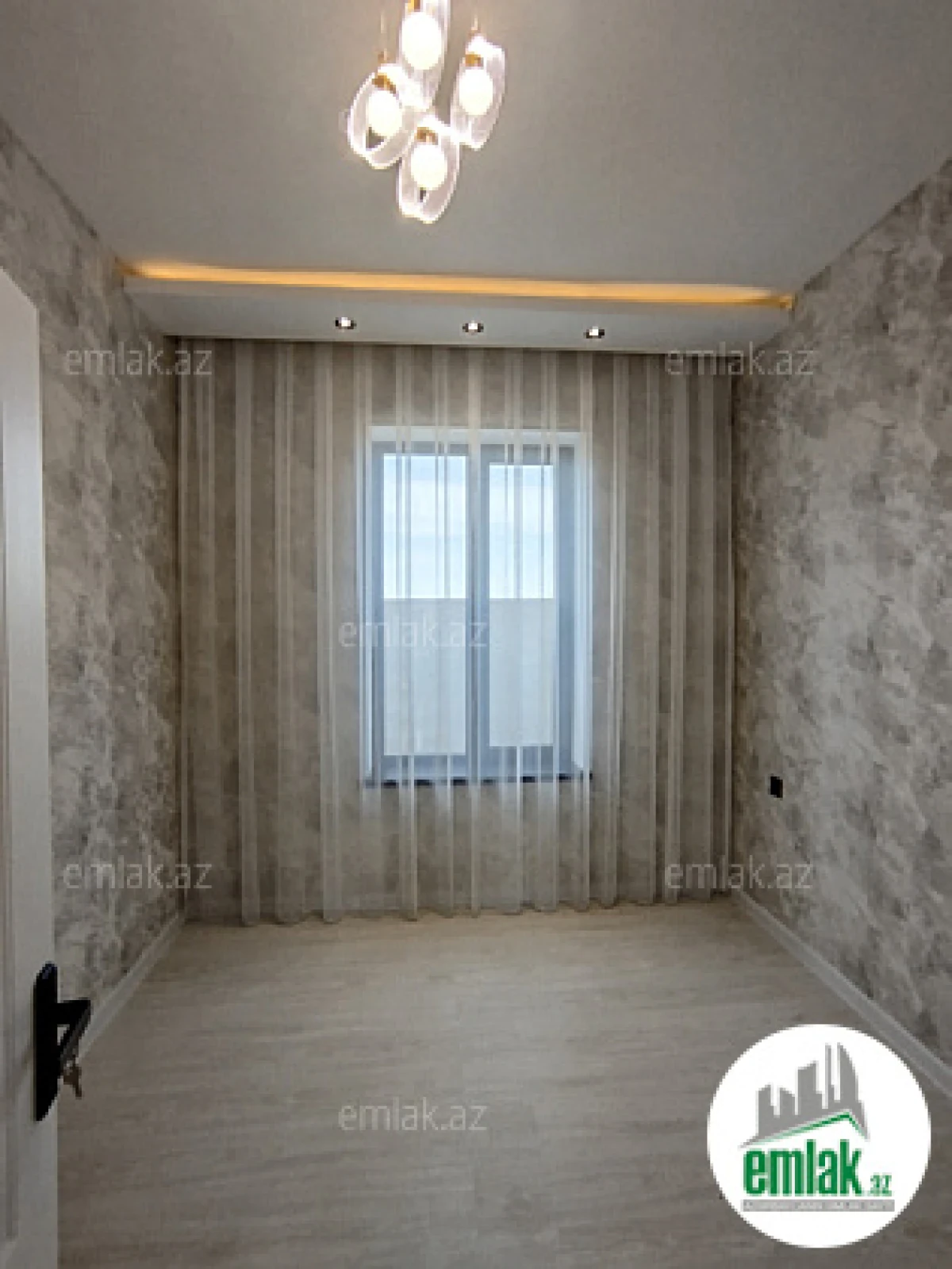 Satılır 4 otaqlı mənzil 120 m²