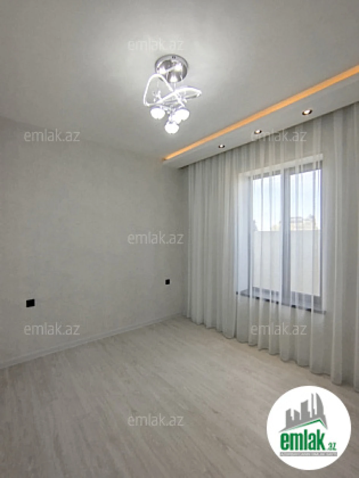 Satılır 4 otaqlı mənzil 120 m²