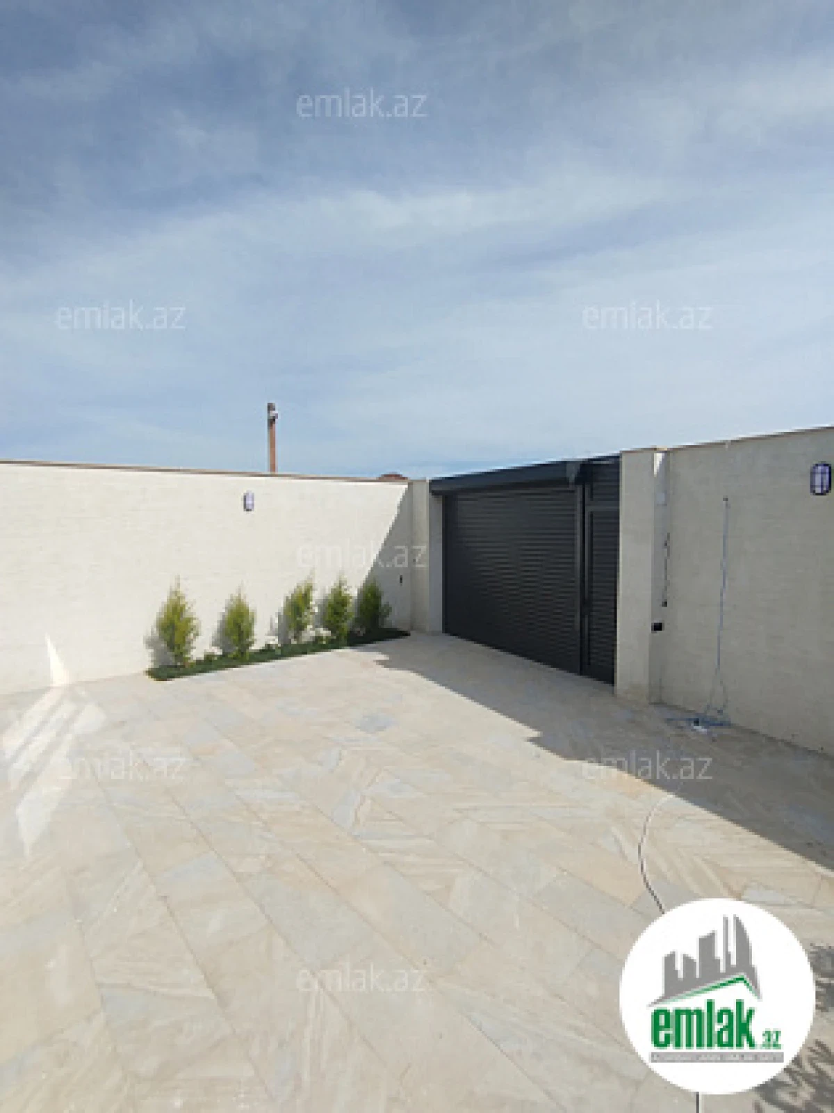 Satılır 4 otaqlı mənzil 120 m²