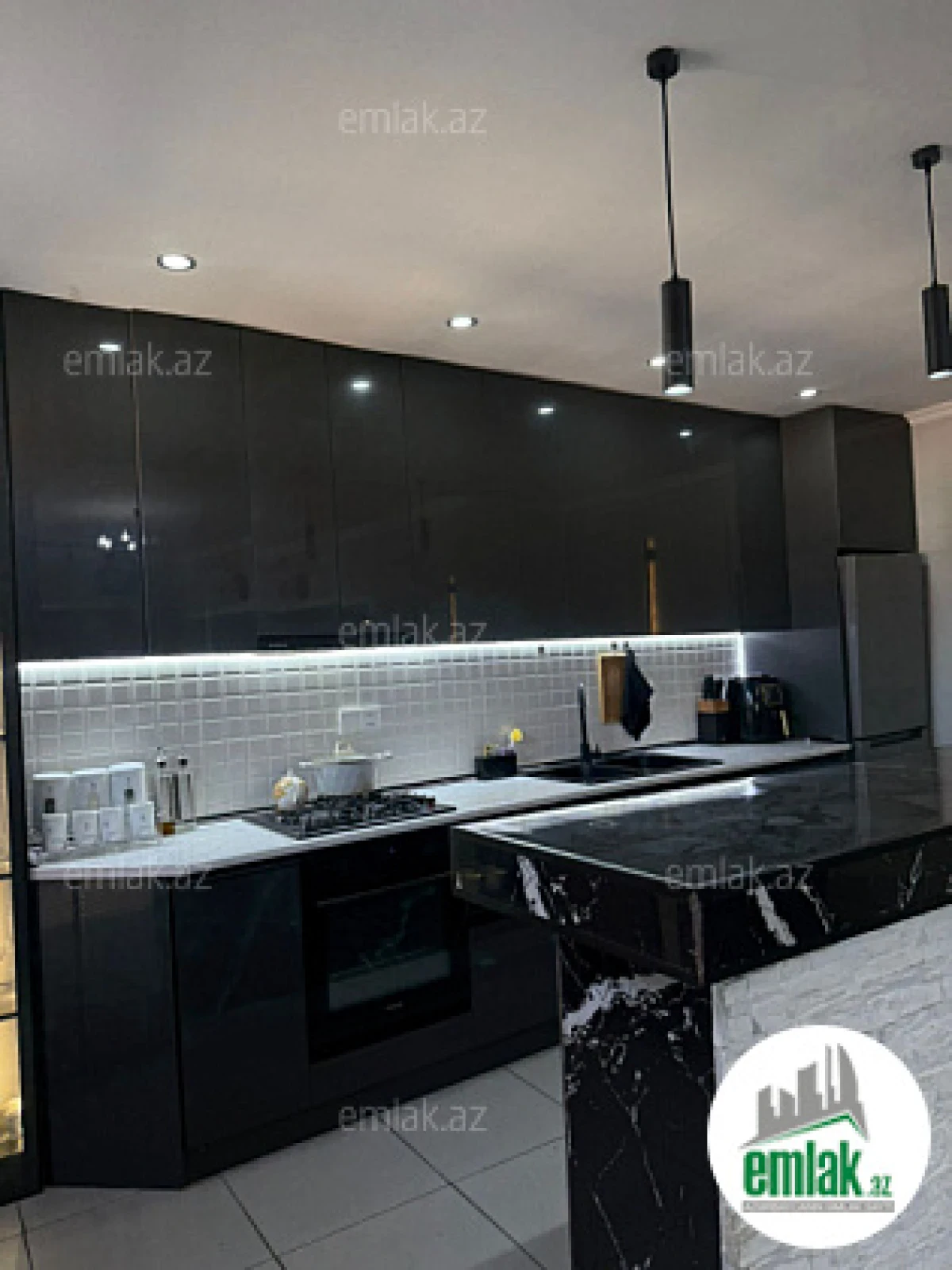 Satılır 6 otaqlı həyət evi 250 m²