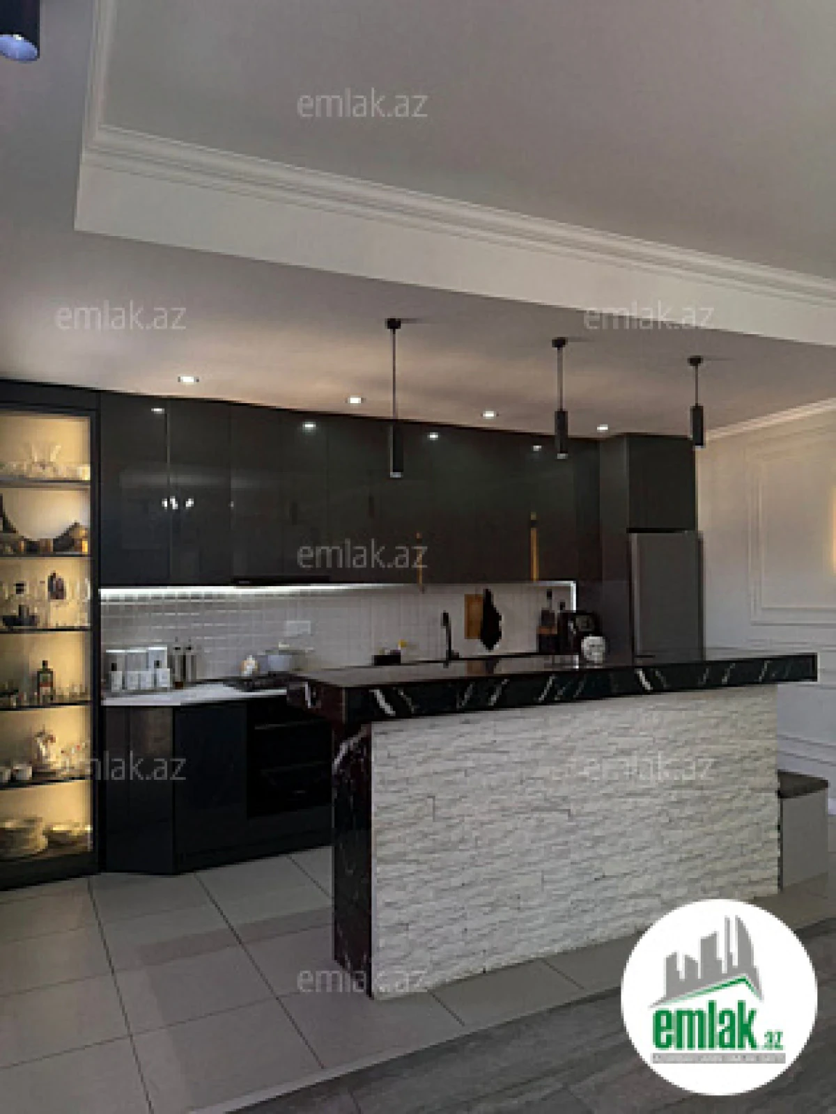 Satılır 6 otaqlı həyət evi 250 m²