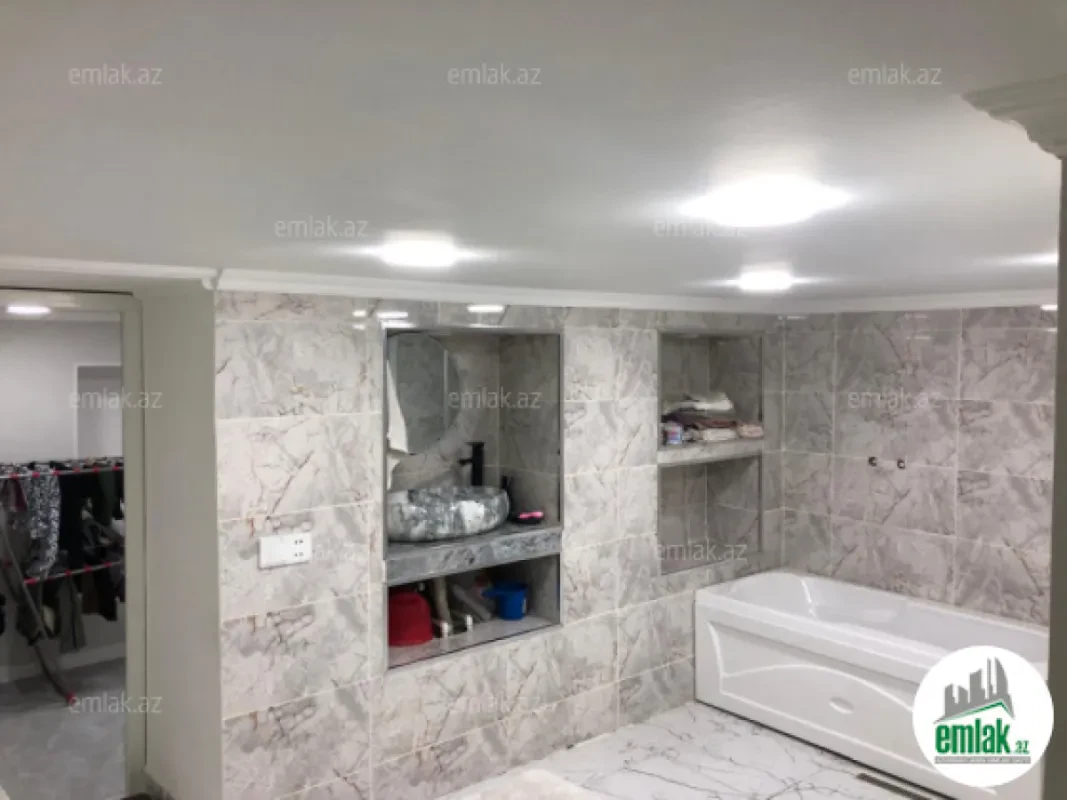 Satılır 6 otaqlı həyət evi 250 m²