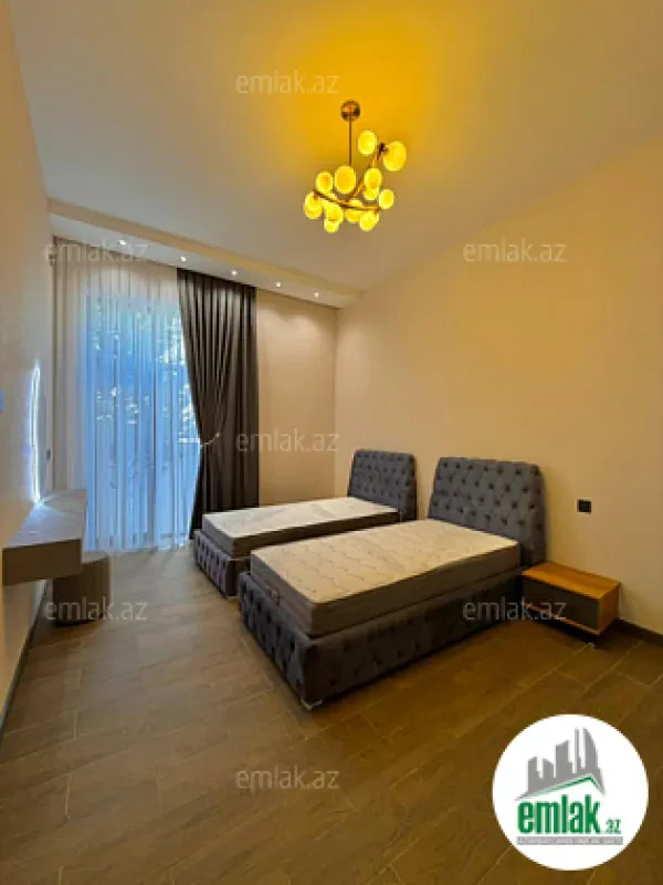 Satılır 5 otaqlı mənzil 270 m²