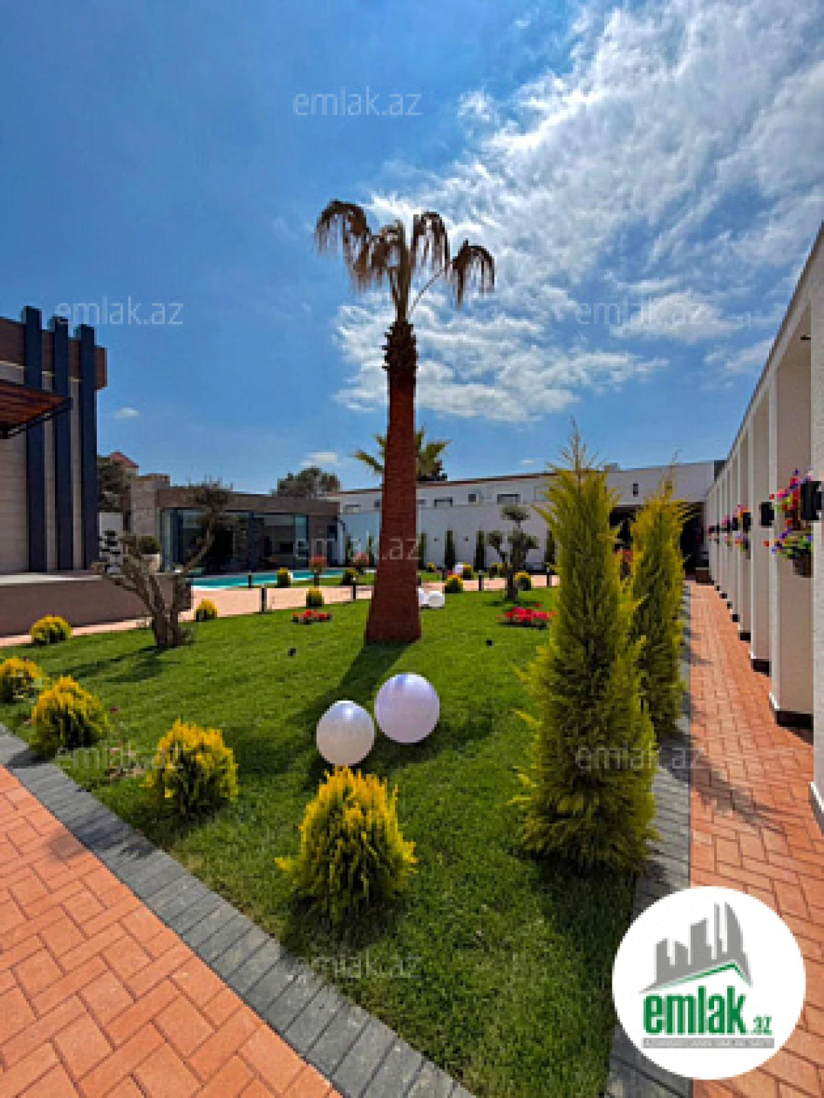 Satılır 5 otaqlı mənzil 270 m²