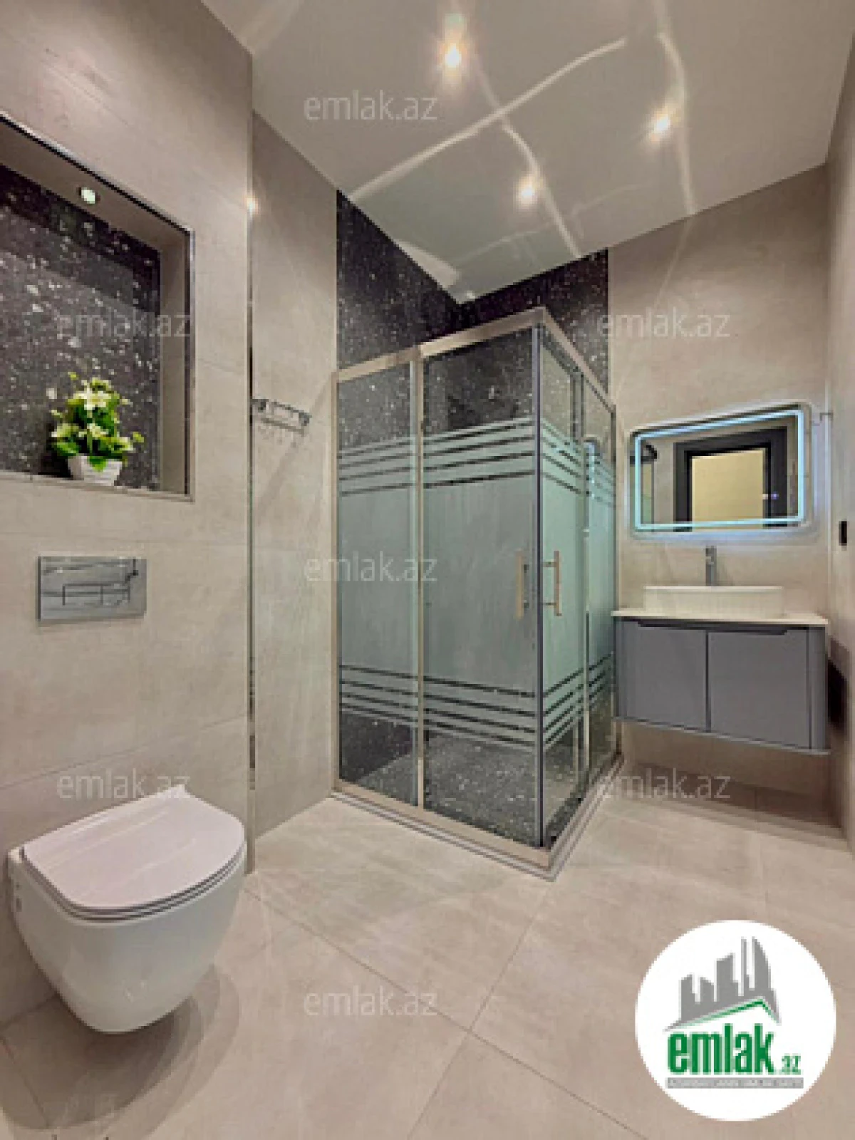 Satılır 5 otaqlı mənzil 270 m²