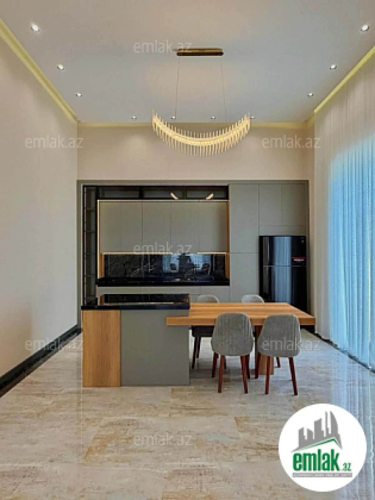 Satılır 5 otaqlı mənzil 270 m²