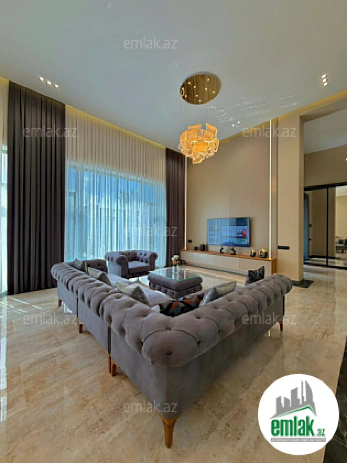 Satılır 5 otaqlı mənzil 270 m²