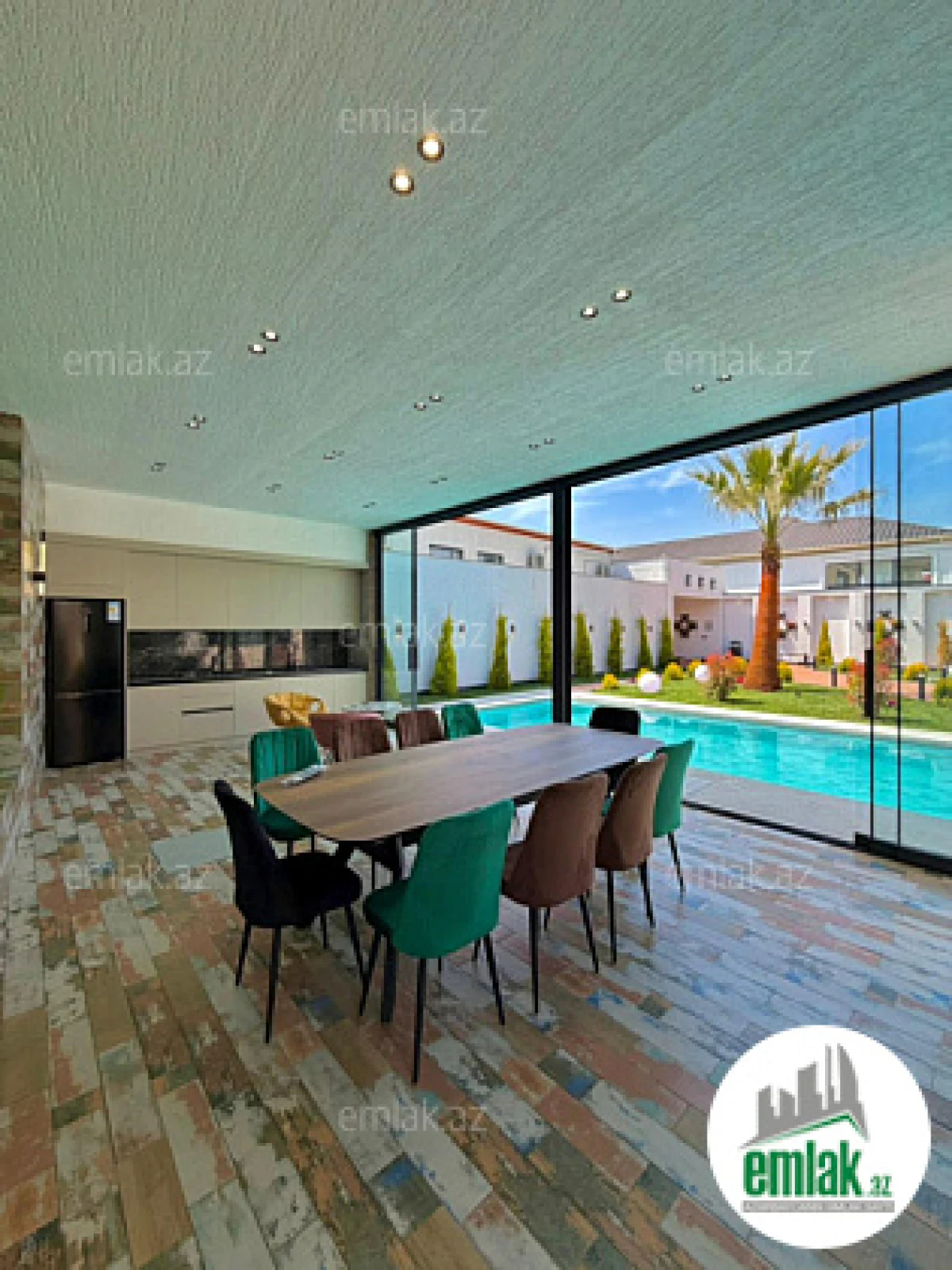 Satılır 5 otaqlı mənzil 270 m²