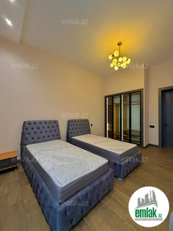 Satılır 5 otaqlı mənzil 270 m²