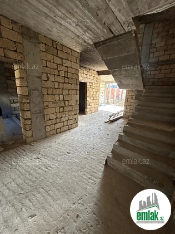 Satılır 6 otaqlı həyət evi 300 m²
