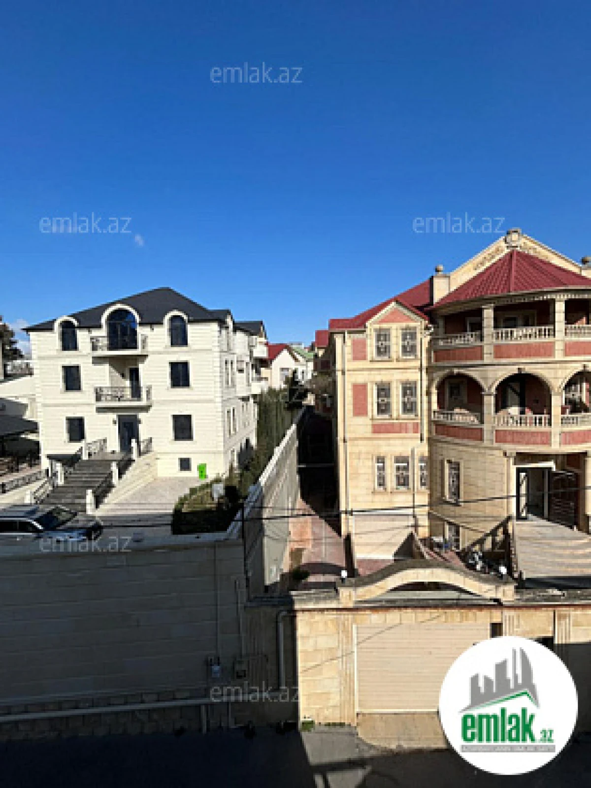 Satılır 6 otaqlı həyət evi 300 m²