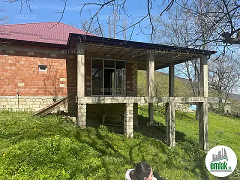 Satılır 5 otaqlı həyət evi 135 m²