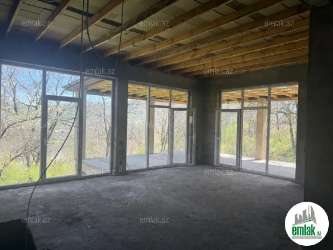 Satılır 5 otaqlı həyət evi 135 m²