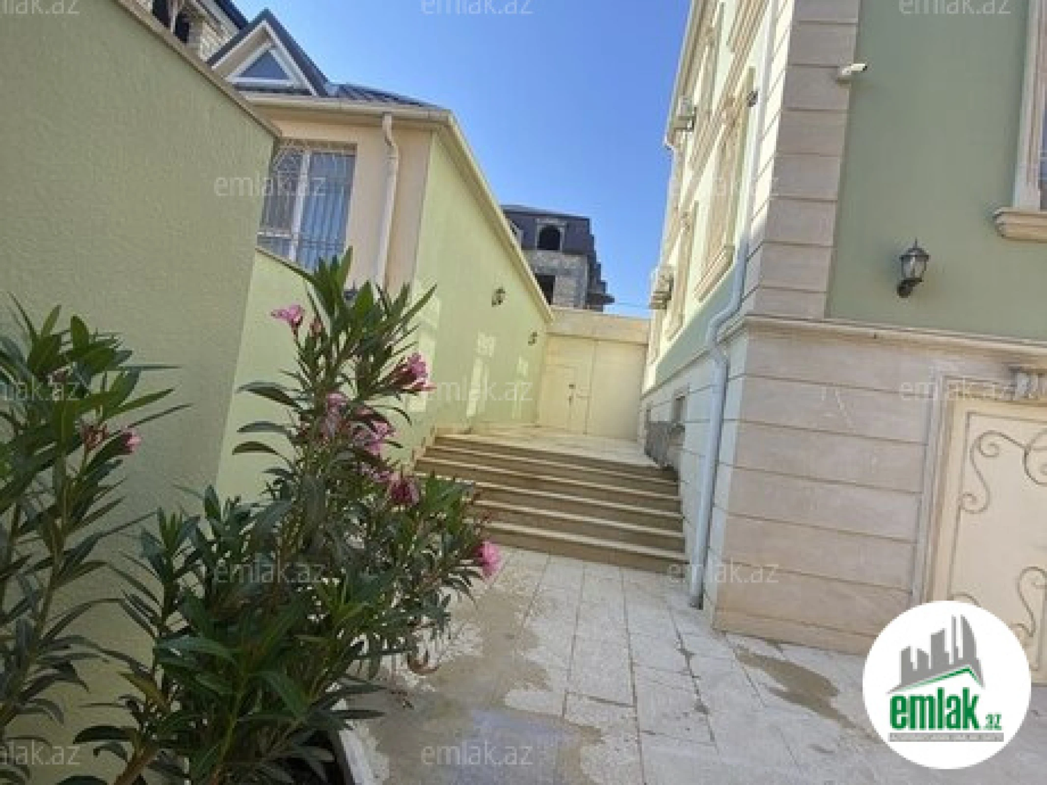 Satılır 7 otaqlı həyət evi 410 m²