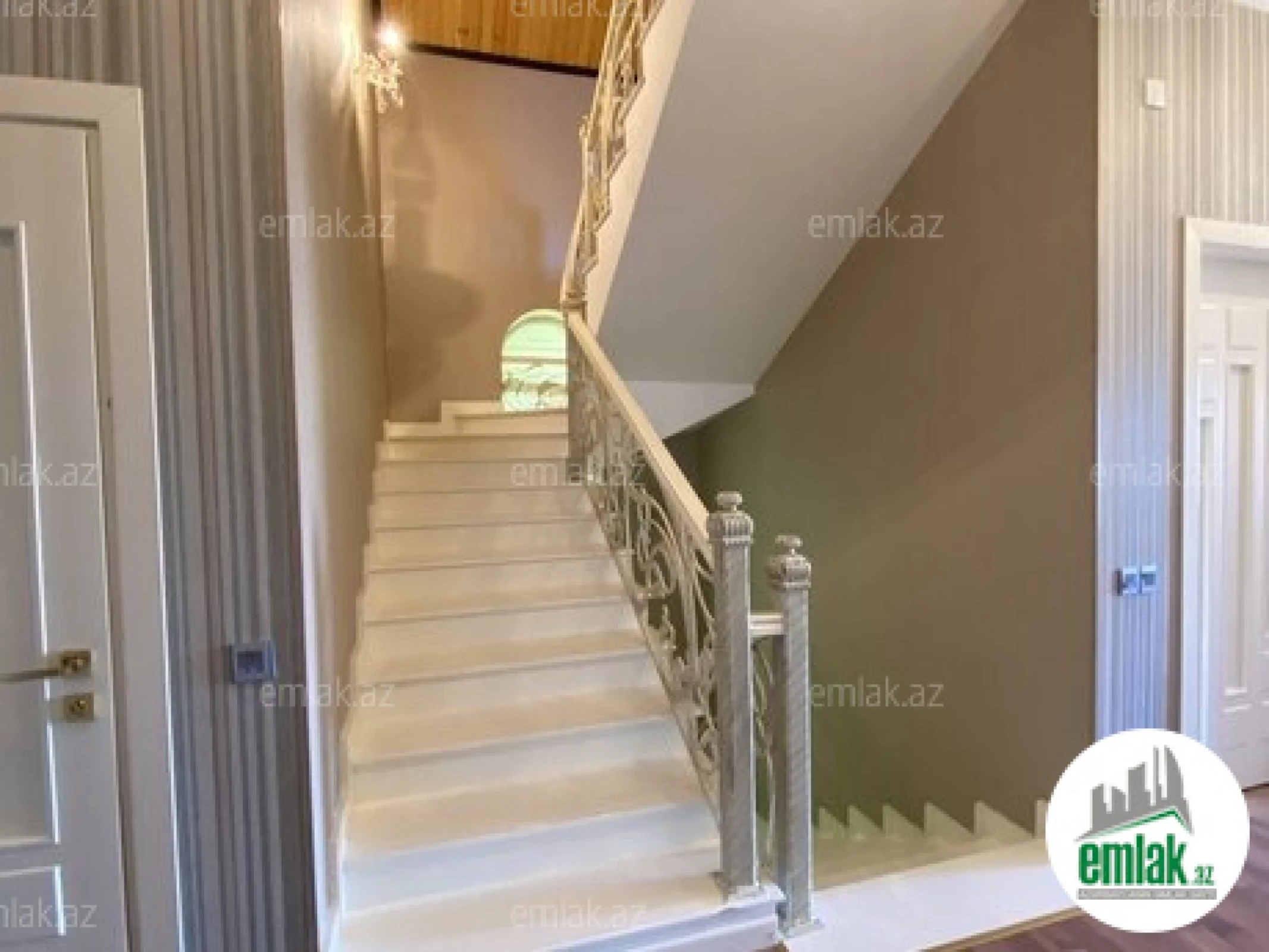 Satılır 7 otaqlı həyət evi 410 m²